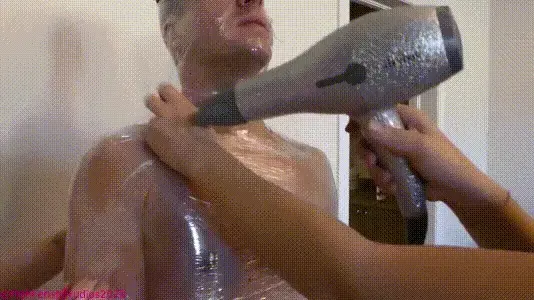 Princess Lexi Facesitting Compilation - Feat Mistress Corinne And Valentina Vendetta (HD1080p) 合同坐脸： 在这段视频中，她实际上刚刚抵达并正在签署合同开始模特！只有一个问题……她还以为自己可以坐在别人脸上做文书呢！吉米解释说，脸部坐姿稍后会出现， 但她现在就想要！ <br><br>莱克西 读了她的合同，同时 用她的大屁股[X_X]了吉米！她 用她的 大屁股完全 遮住了他的脸 。 吉米必须用 身体抬起她， 这样他才能呼吸！  Lexi 肯定会是您的最爱之一！她 脾气暴躁，被宠坏了，要求很高！<br><br> <br><br>咖啡抱怨和人类座位： 清晨， 瓦伦蒂娜和莱克西 喝着咖啡放松！他们正在谈论他们拥有的一些男人，精疲力尽！镜头平移，显示他们 坐在两张奴隶的 脸上！ 奴隶们被压在 人凳下 ，他们的脸 被闷在屁股下！<br><br>当每个奴隶在屁股下挣扎和喘息时，你可以直接看到他们的后视图 ，而这两个女人 却忽略并[X_X]了他们！ 他们 弹跳并扭动他们的大屁股， 直到奴隶们再也受不了了！<br><br> <br><br>我不会站着直到赢： 莱克西公主 正在为游戏会议做准备，只是她有一个不情愿的小座位！她的座位总是抱怨她的 大屁股 挡住了她的脸！好吧，今天，她不获胜就不会站起来！<br><br> 当她玩游戏时，她 弹跳并压碎了生活座椅， 把他的鼻子磨 进了她的屁股裂缝！当她漫不经心地坐着时，她 多次用屁股  完全遮住他的脸！<br><br>视频以简短的 POV 屁股挑逗结束，莱克西公主 向 您展示了她 完美的屁股！但你需要多付一点钱 <br><br> <br><br>包裹压缩和[X_X]： 科琳和莱克西 感觉精力充沛！他们抓住他们的奴隶， 扯掉他的衣服 ，然后开始 旋转 他，同时用保鲜膜包裹他！他们  从头到脚多次覆盖他的整个身体，只留下嘴和鼻孔可以呼吸！<br><br> 当他们将他放入 SMOTHERBOX 时，视频变得精彩！ 他 寸步难行！ 两个女人轮流  用她们的 大屁股[X_X]他， 而另一个则践踏他的胸部和腹部！  Lexi 和 Corinne 甚至 在践踏他的同时进行深蹲！ <br><br>当他们出汗后，他们俩决定 脱掉衣服，给奴隶一个新鲜的 出汗的屁股！ 当他们 跳跃并压碎他的胸部时 ，他什么也做不了，只能用 鼻子嗅来嗅去！