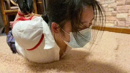 jk直臂+驷马【紫棋】 今天的美女小姐姐丰满性感，颜值高，体验直臂，花臀，四码。痛苦的声音让人心悦清爽，毛骨悚然。。 本工作室提供绳艺捆绑模特服务、室外定拍，体验女绳师捆绑服务、体验长时间囚禁服务、绳艺教学培训、专业麻绳销售、作品私人定制、模特原味丝袜出售等，另外本店招募同好合作伙伴。定拍约拍。v:a156185529 <br>QQ156185529<br>解压密码168168