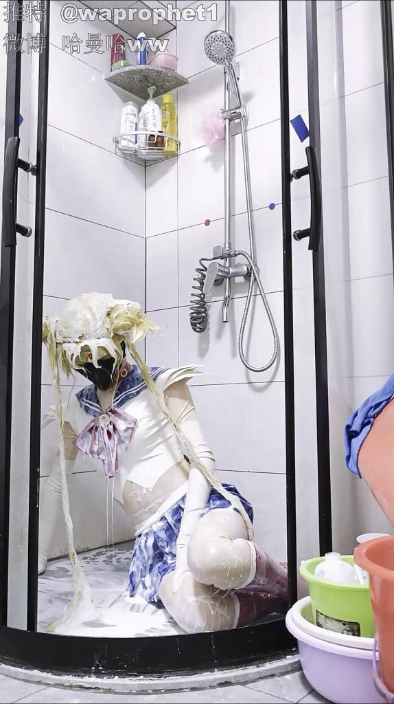 乳胶衣美少女战士月野兔浴室体液循环灌肠，灌肠液涂抹全身入体一米长g塞水中浸泡 将喷射出的灌肠液收集后再次灌入直肠中，循环多次之后已经彻底变成了粪水（悲<br>将循环过的灌肠液从头顶浇下后涂抹全身，入体一米长的g塞拉上拉链固定在体内，<br>进入神秘的蓝色液体训练潜水（<br><br>为防止文件和谐请先下载再解压，千万不要在线观看或解压<br>文件防和谐为双层压缩包，解压一次后将后缀重命名为.rar后再解压一次即可得到视频<br>解压密码114514