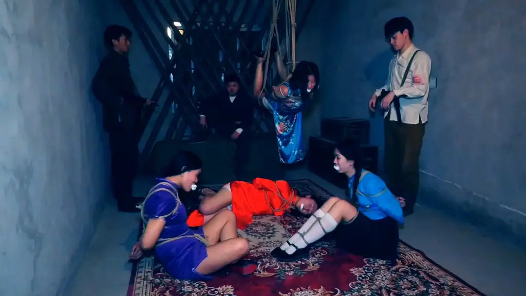 定拍转公映 新片《女子特别行动队》 下集    女子别动小队把土匪全部消灭回去又被军统特派员差点侵犯 女子别动小队把被土匪绑吊在土匪窝，她们被营救部队救回，她们和营救部队一起全部消灭土匪，回去又被军统特派员差点侵犯，请欣赏视频，定拍QQ462276998
