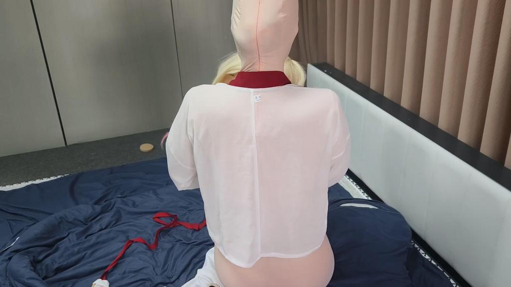 【梦梦的kigurumi】古装、榨精、脚撸、摘头壳 今天穿着古装和主人出去逛了一天，好累的感觉回到家之后，主人就开始一层一层的剥开我的衣服，让我尽情的服侍他，主人也会满足梦梦的对吗，原来主人喜欢梦梦穿着全包紧身衣用脚来服侍他，主人你感觉怎么样？
