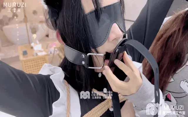 【MUMUZI订拍】 口枷加[X_X]口塞你的最爱～隐隐约约凸显的[X_X]～让人怎么能不爱呢？～[X_X]口塞/口枷/[X_X]/乳夹/女仆/COS/高高/电击/口水/女调女 小九 ❤ 订拍作品 【113不一样的女仆】<br>小九穿上这套服装是真的太棒了～丰满的大奶凸显让人真的很爱！！！<br>要求小九真空上阵～黑丝的布料下隐隐约约凸显出可爱的[X_X],先舔[X_X]口塞,再戴上口枷！再继续舔[X_X]口塞,之后玩弄[X_X],变硬的[X_X]安排上乳夹在[X_X]的震动下～铃铃铃铃～响小九也在不断呻吟～在塞入[X_X],电击片必须贴胸部，在狠狠的操作下小九…结尾画面口水真多！<br><br>PS：下载后～输入解压码<span style='color:#b0b0b0;'>[隐藏文字，购买后可见]</span>解压打开zip在次输入<span style='color:#b0b0b0;'>[隐藏文字，购买后可见]</span><br><br>***在线视频480P  网盘原视频1080P***<br><br>❥ MUMUZI工作室 专做女女的工作室 收藏加关注 追番不迷路<br>❥ MUMUZI首页作品https://www.linzijun.app/@MUMUZI<br>❥ 联系方式VX:MUMUZIGZS QQ310239730  2532765926  <br>❥ MUMUZI业务范围：订拍 约绳 原味 等全面综合业务<br>❥ 添加本工作室联系方式  发送暗号666有惊喜哟<br><br>原味出售：模特拍摄穿的丝袜、嘟嘴丝袜、袜子，内裤、服装、口水、道具等原味都可出售质量保证<br><br>PS：本工作室长期招收女模特、反差婊、女M 、欢迎女生来体验 广西地区   有意联系我们<br><br>注：链接失效 如遇到问题  请联系客服或私信我们第一时间处理 放心购买 感谢支持<br>感谢大家对我们原创视频的支持，感谢大家的喜欢～<br>可以留言提意见，我们都会回复哦～<br>