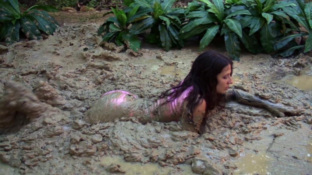 Lena Is, Wow! #3 作者：Mud Puddle Visuals<br><br>内容：Lena wears a tight pink latex outfit into the clay pit for yet another solo sex session! Lena was so hot doing her thing in the clay that we kept sending her in there. And this one was extra special due to the tight latex gear she wore. It looks awesome, and it made it even more dramatic to see her dunking her head under the clay while she rubbed herself silly. Check it out!