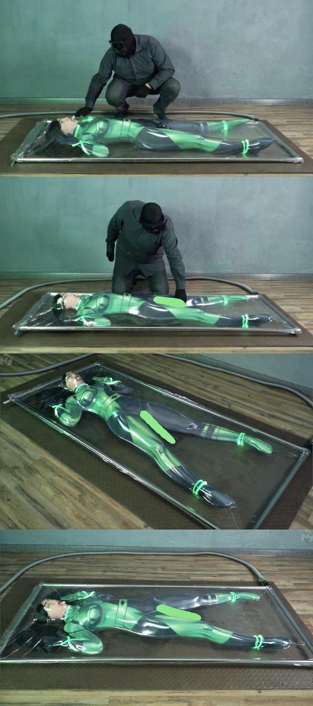 The battle of Shego and the hacker or glowing bondage in a vacuum bed and vibro 绿色紧身衣女侠奉命收服雷电法王。<br>两个人一顿对波后，紧身衣女侠被KO。<br>随后被拘束进透明真空床里，抽干空气紧紧拘束，并用快乐棒强高折磨。<br>紧身衣女侠在真空床里快乐的挣扎着，爽的一塌糊涂。