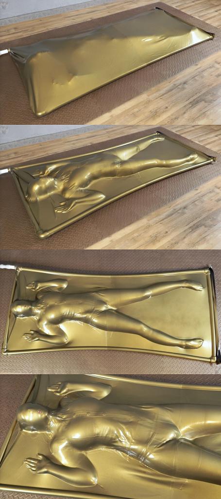 Golden vacuum bed JK制服女学生，发现了地上的金色乳胶真空床，好奇的爬了进去。<br>结果真空床开始收缩，女学生被紧紧的吸附在了真空床里。<br>任由女学生挣扎扭动，一切都是徒劳无功。