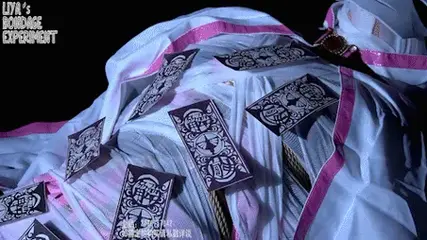 【莉雅的定拍之作】被捕获的魔法少女		cosplay、DID、紧缚、绷带缠绕、呻吟     定拍/S/模特招募请联系：2490757042 编号：liya-dp-211<br>环彩羽：披萨<br>内容简介：<br>cosplay、DID、紧缚、绷带缠绕、呻吟<br>剧情简介：<br>环彩羽被Neo·Magius组织抓捕，身上被绑了绳子但还有挣扎的力量，但随着身上的束缚逐渐增加，挣扎的幅度也慢慢变小，最终完全无法动弹<br><br><br>视频尺寸：1920*1080<br>视频大小：1580M<br>视频时间：00:21:07<br>百度云使用说明：<br>1、复制链接<br>2、打开手机百度云<br>3、将百度云弹出的文件保存在自己的网盘<br>4、下载压缩包<br>5、关闭百度云打开解压缩全能王(请苹果手机用户自行百度选择软件)<br>6、解压缩<br>7、检查解压后的文件后缀名是否为MP4，不是则改为MP4<br>解压密码：liya<br><br><br>如有定拍或其他需要请联系工作室2490757042<br><br>众筹链接：<br>莉雅：【紧缚挑战】【随机任务】【随机惩罚】<br>https://www.yaohubababa.com/user_script_detail.php?article_id=931&user_script_id=547<br>莉雅：【紧缚实验】【紧缚挑战】<br>https://www.yaohubaba.com/user_script_detail.php?article_id=869&user_script_id=496<br>莉雅：【众筹】【COSPLAY】剧情、角色征集<br>https://www.yaohubaba.com/user_script_detail.php?article_id=742&user_script_id=388<br>莉雅：【舰娘】【监禁】【吊缚】【cosplay】<br>https://www.yaohubaba.com/user_script_detail.php?article_id=764&user_script_id=405<br><br>更多好看的视频请戳我   