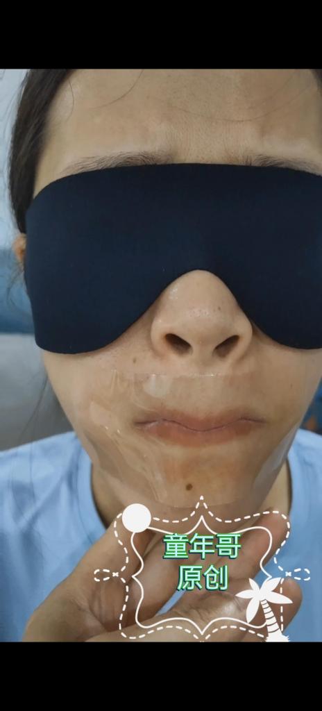 体验强力胶带封嘴 次媳妇前面体验电工透明胶布不满足后 网友推荐了一款强力胶布 也是透明的 再蒙着眼的情况下 偷偷直接封上去<br>全场挣扎不开 严密性很强 吹气鼓不起来 解开双手给他自己撕掉 结果如图所示<br>这种胶布欠广大网友不要轻易尝试 要不模特或者媳妇肯定生气哈 残留的胶去除很麻烦哦<span style='color:#b0b0b0;'>[隐藏文字，购买后可见]</span>