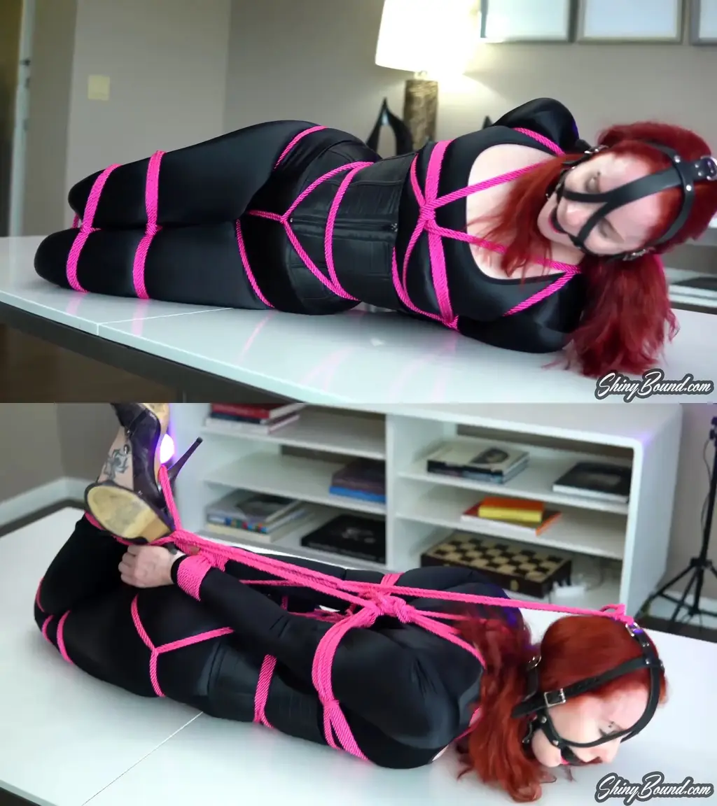 Sexy Domme Hogtied 华丽的女神 Araneae 在 Shiny 的手中被紧紧捆绑。Araneae 以霸道的形象而闻名，她从头到脚穿着丝滑的黑色氨纶紧身连衣裤。Shiny 知道，每当女主被捆绑时，这都是一种荣誉，所以他确保捆绑特别紧，符合她的标准！首先，他绑住她的上身，然后从梯子上下来，绑住她性感的长腿。她的脚踝被经典地交叉绑住，然后她躺在桌子上，被拉进一个紧紧的拱形捆绑中。她为我们挣扎，向我们展示了她是多么无助。Shiny 拉了几下她的胯绳，让她知道现在谁才是主人。最后，她被释放了，脸上露出了灿烂的笑容。她喜欢束缚！<br><br>Gorgeous Goddess Araneae submits to a nice tight hogtie at the hands of Shiny. Araneae is known for her domineering personna, and shows up head to toe in a silky black spandex catsuit. Shiny knows it is quite an honor whenever a femdom submits to be tied, so he makes sure the tie is extra tight and up to her standards! First he harnesses her upper body, then ladders down her long sexy legs. Her ankles are tied classicly crossed, and then she lays down on the table where she is pulled into a nice tight arched hogtie. She struggles for us and shows us how helpless she is. Shiny gives her a couple of tugs on her crotchrope to show her who's in charge now.. Finally, she is released and has a huge smile.. She loves bondage!