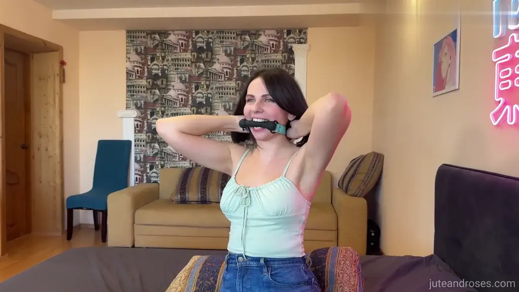 Trying on all my gags Trying on all my gags<br><br>Ballgag<br>bitgag<br>Dildo Gag<br>Gagged<br>Ring gag<br>Features: <br>Rose<br> 