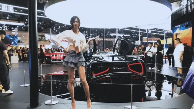【面具男】青酱带着伸缩塞子去展会当车模？真实发生！沿途跟着车模姐姐下班，他醒后就到了地牢里面了，这是怎么回事呢？各种强迫拍涩涩之后并且威胁他第二天要带着伸缩塞子去展会！并且要完成我给他的任务！要在车展 居然发现某网站上面的烧货青酱也在车展！好机会，给他拐到地牢里面去吧！并且给他拍烧图，用来威胁他，并且让他第二天穿着真空超短裙（露股沟的）塞着伸缩塞子去车展，为了防止旷工，还让他穿着这身衣服跟别人集邮，并且晚上还要回来到地牢，检查玩具有没有用完电，有没有拔出来！否则就给他严厉的惩罚！<br>青酱：这是在哪里呢？<br>面：我也不到啊？这是车模姐姐的家里吧？哈哈哈，以后这就是美女姐姐的家哦，要一直待在笼子里面哦<br>青：不要啊！！！<br>面：那要好好听话，今天还没看够美女姐姐呢，多摆几个烧烧的姿势给弟弟看看好不好呀，弟弟给姐姐拍下来哦？<br>（命令她岔开腿各种烧姿势）<br>青：呜呜！！不要拍啊，！！被同事看到会社死的！！<br>面：哦？那我再拍点过分一点的？<br>青：啊！！不要！！快放过我，求你了！！<br>面：那我把照片给你的车友群看？<br>青：呜呜呜呜。。。。（没有任何办法的被我牵着走过来）<br>面：穿着这么高的高跟鞋，站了一天了，再站一晚上也没事吧？来弟弟给你加点玩具哦，让美女姐姐开心一下，也顺便给美女姐姐拍点好看的视频哦，姐姐一定会喜欢的。<br>后高手强制开腿，手持伸缩机，强制深入让姐姐开心！，一个一个给姐姐试试尺寸。给姐姐玩到了失禁。<br>面：好啦视频都记录下来了哦，那姐姐明天要把这个小玩具戴上然后参加车展，并且集邮回来给我哦？不会车友群可是等着我把视频发给他们呢。<br>第二天<br>青：呜呜呜，求求你了，不要打开开关吧！我受不了。。。<br>面：好啊，毕竟穿着这么高的高跟鞋，再打开的话腿都会软吧？<br>青：谢谢主人，（转身就出门了）<br>在此时我打开了开关<br>青：啊！！！！（突然跪在地上，踉踉跄跄地站起身来，无助地看着我，也知道我不可能不会关掉的，只能扭捏着身子，用手围挡着，出门尽量防止自己走光了）<br>面：你可要完成任务哦，然后回来让我检查哦，不然晚上车友群见。<br>S的QQ1557709549 v：mianjunan888（天津） 推@HBOTCYAN<br>诚招能来天津或者方便我过去的绳模，<br>女M CD都可以，男M等都也可以约玩体验。
