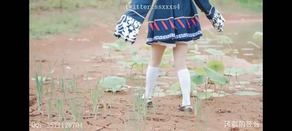 僵尸lo踩泥 穿Lolita踩泥，不过这个模特有点摸鱼，陷的不是很深