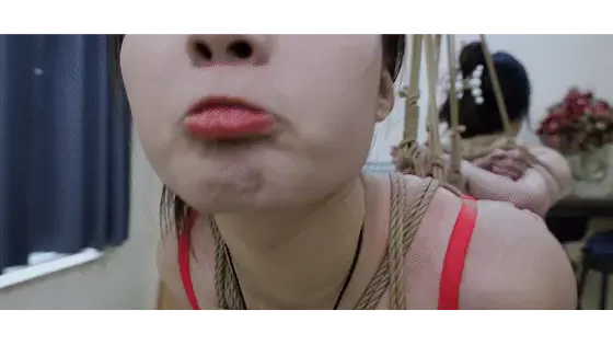 【半岛束艺台】【海语】【奎因】YT2388 空中卡帕 ◀这两个人凑在一起总会很吵闹。<br><br>㊙【解压密码】peninsula2018,修改后缀名mp4,勿在线解压和观看<br><br>➡【半岛束艺台】不做精品只做生活，用镜头记录真实绳艺，纯净捆绑，健康游戏！为每一个热爱捆绑的朋友展示最纯粹的绳艺，为每一个顾客用心打造属于您的专属作品。<br>✅主页:https://linzijun.app/@BDTV<br>✅微信:peninsulastudio<br>✅QQ:2245148409<br>✅推:@PENINSULABDTV6<br>✅官方用绳:https://sm3guoji.taobao.com/<br>业务咨询秒回，闲聊看心情，色情勿扰。