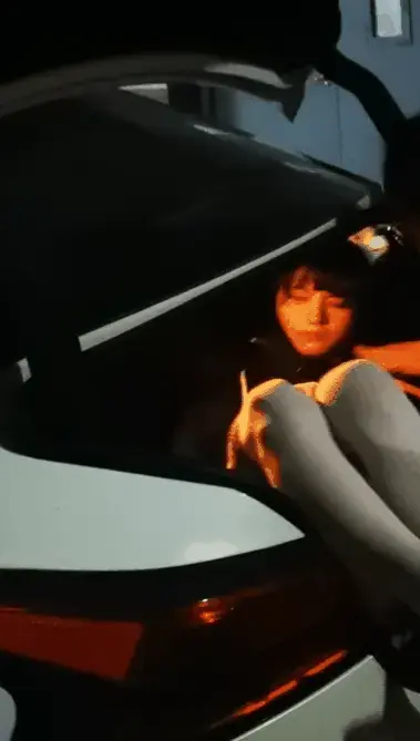 【魔束剧情片】伪娘丝袜推销员噩梦（中）捆绑外出，塞后备箱，绑架前锁后塞。加郊狼点击 接上集，经过一段时间的TJ，小伪娘已经达到了成品货物的标准，人贩尽兴最后的[X_X]，郊狼链接贞操锁。直臂捆绑后披上外套带出赛到后备箱，中间乘坐电梯过程多次碰到人，非常惊险刺激。带到地点后，完成一番讨价还价。验货没问题后，王姐开始对鑫鑫进行家奴的教育。。。<span style='color:#b0b0b0;'>[隐藏文字，购买后可见]</span>