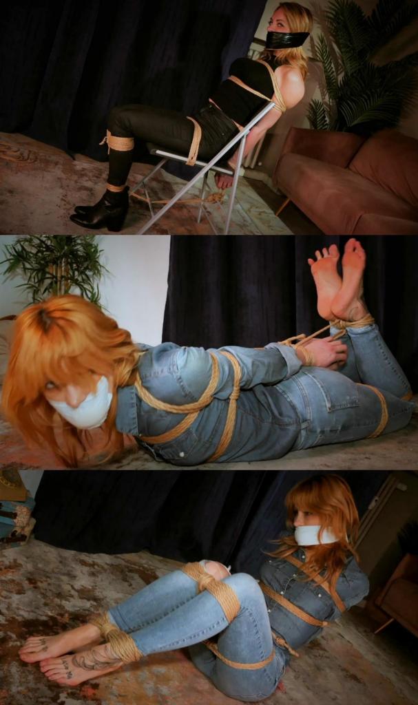 Alba &amp; Stella - The Captive's Call  斯特拉走进一间公寓，她独自一人，一切都很安静，她在寻找什么东西……突然，她听到了声音，她转过身，我们看到的只有她那张惊恐的脸……斯特拉现在被许多绳子和一个大 OTM 绑在一个黑暗的房间里。她挣扎着，想挣脱，但绳子太多了。她面前有一面镜子，她看着自己被绑着、堵着嘴，她注意到电话的存在，她走近了，设法用现在赤裸的双脚拨了一个号码。<br><br>私家侦探阿尔巴接了电话，她的心被这个电话唤醒了，她回答了，但她只听到呻吟声……突然，电话挂了，斯特拉发现自己被捆绑了。<br><br>与此同时，天已经亮了，阿尔巴醒来，发现卧室门下有一张纸条，上面写着一个地址：“过来，是关于晚上给你打电话的人的。”阿尔巴感到困惑，情况变得越来越复杂，她决定立即前往她得到的地址……<br><br>与此同时，斯特拉仍然被捆绑着，挣扎得筋疲力尽。最后，阿尔巴赶到，尽快解开了斯特拉，但意外就在眼前……斯特拉解开后，阿尔巴措手不及，遭到了斯特拉的袭击，斯特拉非但没有感谢美丽的阿尔巴，反而用强有力的手堵住了她的嘴。<br><br>现在，阿尔巴被紧紧地绑在椅子上，面对着镜子，用巨大的胶带堵住了嘴，女孩根本动弹不得，只能挣扎和呻吟。几分钟后，斯特拉回来了，讽刺地告诉阿尔巴，她想把她放在一个更舒服的位置……Stella enters an apartment, she is alone, everything is silent, she is looking for something... Suddenly she hears a noise, she turns around, and all we can see it’s her scared face... Stella is now tied with many ropes, and a big OTM, in a dark room . She's struggling, trying to free herself but she has too many ropes. There is a mirror in front of her, she looks at herself tied and gagged, she notices the presence of a telephone, she gets closer, and manages to dial a number using only her now bare feet.<br><br>Alba, a private investigator, answers and is awakened in her heart by this call, she replies but she only hears moans... Suddenly the call is ended, and Stella finds herself in hogtie.<br><br>Meanwhile, it is morning, Alba wakes up and notices that under the door of her bedroom, there is a note with an address written and: "come here, it's about the person who called you during the night". Alba is confused, the situation is getting more and more intricated, she decides to go immediately to the address she was given...<br><br>Meanwhile, Stella is still in the hogtie, exhausted from struggling. Finally, Alba arrives and unties Stella as quickly as she can, but the surprise is just around the corner... Once Stella is untied, Alba is taken by surprise and is attacked by Stella, who instead of thanking the beautiful Alba, immobilizes with a strong hand gag.<br><br>Now Alba is tied tightly to a chair, facing the mirror, with a huge tape gag, the girl is unable to move at all, and can do nothing but struggle and moan. After several minutes Stella returns, who ironically tells Alba that she wants to put her in an even more comfortable position...