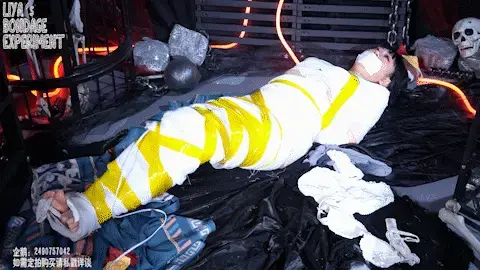 【莉雅的个人之作】粽子的食用方式	洛丽塔、紧缚、强G、胶带封嘴、全包、棒子、跳D     定拍/S/模特招募请联系：2490757042 编号：liya-111<br>小僵尸LO娘：莉雅<br>内容简介：<br>洛丽塔、紧缚、强G、胶带封嘴、全包、棒子、跳D<br>剧情简介：<br>粽子使用指南：<br>1、将新鲜的粽子固定好，通过刺激地方式消耗她的体力<br>2、将身体捆直，用更强力的刺激来消耗最后的精力<br>3、一层层剥开粽子的外皮，露出细嫩的内在来享用<br><br><br>视频尺寸：1920*1080<br>视频大小：3430M<br>视频时间：00:45:41<br>百度云使用说明：<br>1、复制链接<br>2、打开手机百度云<br>3、将百度云弹出的文件保存在自己的网盘<br>4、下载压缩包<br>5、关闭百度云打开解压缩全能王(请苹果手机用户自行百度选择软件)<br>6、解压缩<br>7、检查解压后的文件后缀名是否为MP4，不是则改为MP4<br>解压密码：liya<br><br><br>如有定拍或其他需要请联系工作室2490757042<br><br>众筹链接：<br>莉雅：【紧缚挑战】【随机任务】【随机惩罚】<br>https://www.yaohubababa.com/user_script_detail.php?article_id=931&user_script_id=547<br>莉雅：【紧缚实验】【紧缚挑战】<br>https://www.yaohubaba.com/user_script_detail.php?article_id=869&user_script_id=496<br>莉雅：【众筹】【COSPLAY】剧情、角色征集<br>https://www.yaohubaba.com/user_script_detail.php?article_id=742&user_script_id=388<br>莉雅：【舰娘】【监禁】【吊缚】【cosplay】<br>https://www.yaohubaba.com/user_script_detail.php?article_id=764&user_script_id=405<br><br>更多好看的视频请戳我   