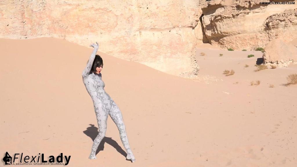 The Snake Woman The desert shimmers in the sun. There are 45 degrees. A  zentai snake lies in the hot desert and slowly begins to move. I believe you will not trust your eyes what this snake can do.