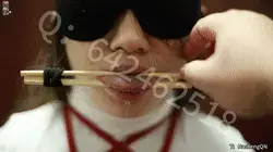 【娜绳工作室】【青柠】130NSGZS-130 ◀青柠全身穿白色紧身衣，胸部被五角星缚，下面穿着股绳，被绑在旋转台上，无死角的全身展示青柠被捆绑的身姿。胸部被带着铃铛乳夹，稍微一挣扎都会有响声带动，舌头上有筷子夹住舌头，口水止不住的流了出来而且量还不少，被夹了不短时间的舌头，镜头下竟然都变了色，最后都是麻木的收不进去舌头，实在是太可怜人了。<br><br>大号QQ：642462518，有需要的加<br>备用QQ：3681234217<br><br>◀不要担心缩略图中我打的码，那是为了过审，实际视频中是没有码的，可放心购入，视频质量绝对放心。<br><br>➡此后视频，已更新设备，需要的看官可放心下单，双机位拍摄，远近随心所欲观看，要细节有细节，要整体有整体。<br><br>↓   ↓   ↓   ↓   ↓   ↓   ↓   ↓   ↓   ↓   <br>✅主页：https://www.linzijun.app/@nashenggzs<br>✅QQ：642462518   备用：3681234217<br>✅微信：Nashengliaokao<br>✅推：@NashengQN<br>↓   ↓   ↓   ↓   ↓   ↓   ↓   ↓   ↓   ↓   <br>➡需要定拍的可直接加我的联系方式，模特可接定拍时，一般当天出片。<br><br>➡【娜绳工作室】为各位同好和同行提供作品定制、原味等<br><br>有兴趣的可以实地体验，工作室是在青岛黄岛，欢迎想要来的大学生来实地体验绳艺或镣铐，多谢合作<br><br>------------------------------------------------------------------------------------------------------------------------------------------------------------------------------------<br>㊙【解压密码】[-H] nana2023     在下载后解压的文件里  为防止被封，建议根据所给的提示请修改后缀名后观看。建议下载后观看，防止被封，请勿在线观看。如果是电脑端，可下载后修改后缀名可观看 [-H]<br>------------------------------------------------------------------------------------------------------------------------------------------------------------------------------------<br><br>先说明一下，购买视频的老板们不用担心解压问题了，现在开始以后去除三层解压，下载后只需密码解压一次即可，然后修改后缀名即可看视频了。还是不建议在线观看哦~<br><br>