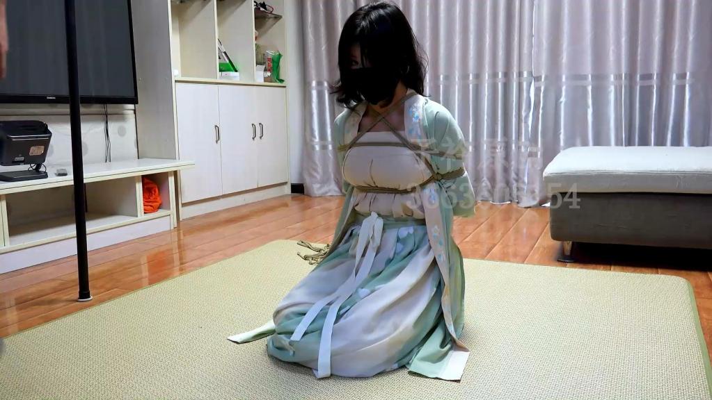 【子衿原创】10625 新模试镜 佳佳 汉服之下的完美身材 百度下载解压密码：zjsy,子衿工作室向全国绳艺爱好者提供：体验捆绑绳模服务、绳艺作品销售、作品定制、视频网调、原味等，另外本店招募绳模，。<br>订拍请联系QQ：3663605154 微信：happiiny