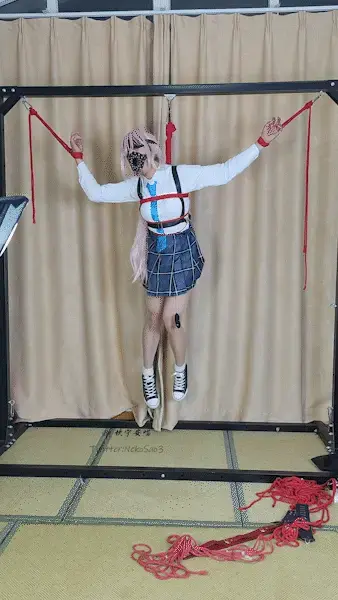[坎喵]定拍-小鸟游星野cos大字悬吊+放置强高 哈喽，这里是坎喵，是个努力想要变可爱的男孩子~<br>这是一期定拍，角色是碧蓝档案的小鸟游星野，内容是大字悬吊 训练器强高放置，自由的双腿即使胡乱猛蹬也无济于事~<br>网盘传源文件会挂，所以传了压缩包，如果可以尽量用林子的保管库下载吧<br>另外推特(或者叫X）和林子同名，ID @NekoSao3，欢迎关注~<br>随缘接自缚类定拍，有需求的客官可以林子站内信或推特私信联系~<br><span style='color:#b0b0b0;'>[隐藏文字，购买后可见]</span>