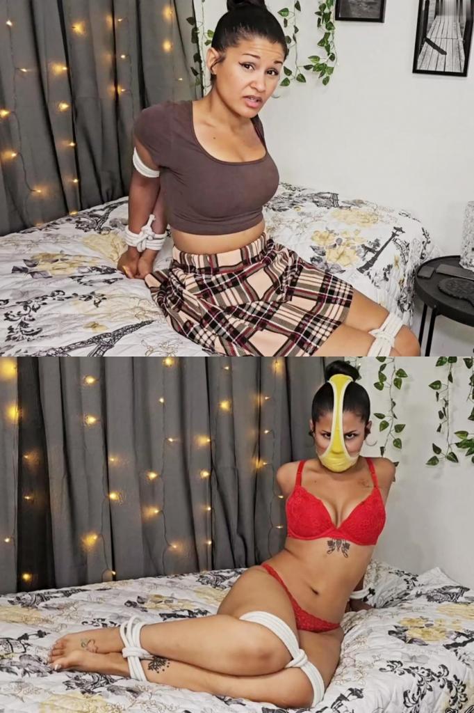 Calisas Bondage Diaries: Step Sissy 你（我的继兄）骗我玩一个游戏，把我像少女一样绑起来，这样你就可以像英雄一样拯救我。但这全都是一个诡计，这样你就可以偷看我的裙子了。不幸的是，我挣脱了，决定轮到你扮演少女了，但首先我要让你变得娘娘腔，因为只有女孩才能成为少女。You (my Step-Bro) trick me into playing a game where you tie me up like a damsel so you can save me like a hero. But it was all a trick so you could look up my skirt. Unfortunately for you I get free and decide it's your turn to be the damsel, but first I sissify you because only GIRLS can be damsels.