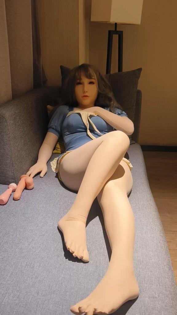 【黎梦的kigurumi】戴上脸就想ZW！ 很久没穿皮戴面具了，久违的感觉一下就冲了上来，皮的丝滑直接让我下面开始有了感觉，赶紧拿出我的小玩具开始ZW，没想到这么快就忍不住了要gc了......