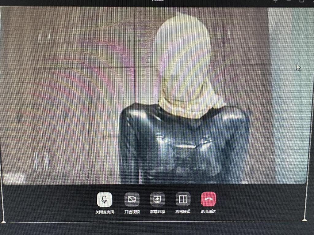 和狗子视频调教初体验 第一次和我的小狗视频调教 整体还算满意 至夕爱好者必买 不买后悔 就是装备有点少 有没有好心人支持一波哈哈 欢迎大家留言 下次抽取几个合适的留言作为调教内容