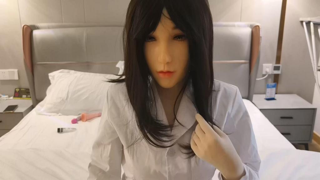 【梦的kigurmi】假面白丝护士的ZW时间！（肉丝袜摩擦裆部） 又是硅胶面具的时间，穿上一层白色连裤袜，这是一种很奇妙的感觉，好想一直穿着皮戴着面具去上班，这样一直不脱下来，ZW的时候还可以隐藏自己的表情，只听得从面具里传来闷闷的呼吸声和急促声，一直这样不好吗？<br>【网盘文件先下载到电脑，改后缀名为zip。解压得出的文件后续名zzz修改为MP4】