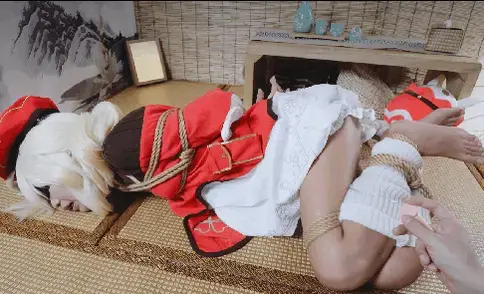 【冷与贝220】猜猜可莉背包里有什么 可莉书包里有什么呢，今天打开看一看，原来都是羞羞的玩具哦，不会要对可莉使用吧呜呜。。怎么画面一转这些玩具就用在了可莉身上了呢，可不要求饶哦<br>下载后再解压解压密码leng解压后改后缀为.mp4