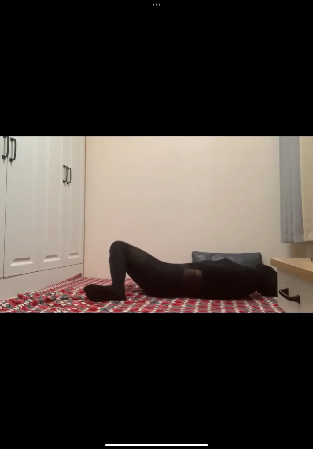 全包自缚 很长的一根##这次一不做二不休全[X_X]了，前面还是训练器，喔噻痛死我了，拔的时候感觉快飞升了，这次用了三条丝袜，差点没出来后面剪掉了，最后还是用剪刀剪开一条才出来的，自己一个人千万不要玩全包很容易翻车
