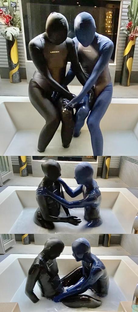 2024-07-2 【︎✿小花︎✿】②zentai lotion play-1 华花和自己的女同小伙伴，一起穿着zentai 高叉连体泳衣，在浴缸里一起泡牛奶浴湿身玩耍。<br>zentai泡了水特别的紧致，两个人玩着玩着都上了头，隔着丝滑衣物相互抠起了比比。