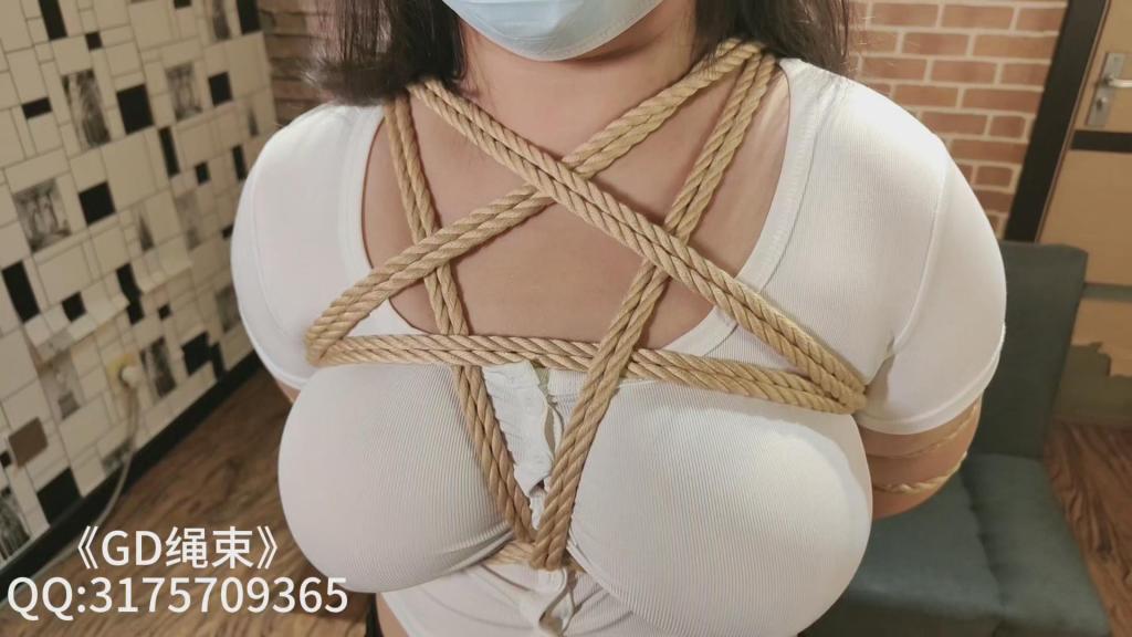 《GD绳束》新模特元元 胖了一点 但是纯M 滴蜡 [X_X] 屁股也红了 等等 《GD绳束》新模特元元 胖了一点 但是纯M 滴蜡 [X_X] 屁股也红了 等等<br>✅定拍、原味、原味道具等其它业务咨询请加QQ表明来意。（限时定拍可享优惠）<br>✅有什么适合的衣服 也可以私信我。<br>✅另外，诚心高薪招聘模特，有诚意私聊详谈，希望同好提出宝贵的意见，我们会努力改正。<br>✅解压密码：GD123<br>✅加QQ前表明来意。<br>QQ:3175709365