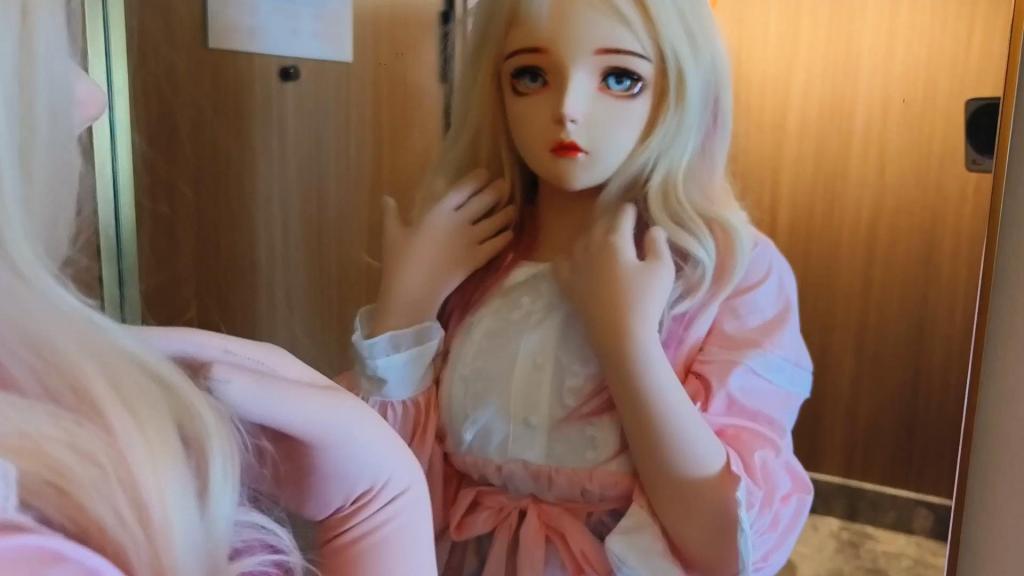 【梦的kigurumi】lolita的双层皮娃娃！ 今天穿双层皮，这样真的有点不适应呢，这种包裹感对然得到了满足但是真的好紧呢，外面还穿了一层白色的连裤袜，不过这样挺有安全感的，还是第一次扮成洋娃娃的模样做呢？不知道会不会有不一样的感觉？<br>【网盘文件先下载到电脑，改后缀名为zip。解压得出的文件后续名zzz修改为MP4】