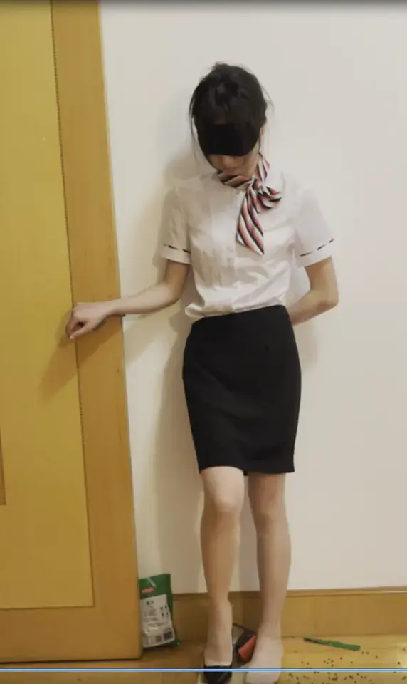 客户定拍调教之皮皮高跟鞋里放豆子+肉丝职业装2小时罚站（网盘有两个机位视频），皮皮被要求穿上放豆子的高跟鞋军姿罚站2个小时，这种新奇的惩罚挺有意思 【客户定拍】【(2小时完整版)高跟鞋放豆子白丝水手服罚站惩罚】<br>【缚予】【皮皮】【解压密码】<span style='color:#b0b0b0;'>[隐藏文字，购买后可见]</span><br>【定拍内容】客户这次想要拍一部关于皮皮的罚站的作品，要求穿上肉丝和职业装，还要往高跟鞋里放豆子然后穿上去罚站，罚站2小时，小m皮皮承受罚站真的超级痛苦，10厘米高跟鞋里面还放了满满的豆子，不知道滋味如何呢...<br>【缚予】工作室坐标浙江，线下约拍暂不开放了，线上定拍、体验真实调教（男生付费，女生允许拍摄的话可不付费且有报酬）、应聘绳艺模特（限女，非诚勿扰骗子勿扰）、购买约绑约拍攻略（正版购买作品20部及以上的铁粉可直接领取）等均可加Q2519229829，加Q请备注来意，也欢迎圈子同好来交流。<br>【打击盗版】请支持正版，您的鼓励就是我们的动力，正版购买的粉丝可私信互动交流，多次购买的铁粉也有福利相赠<br>【解压】请不要在线解压！！！请不要在线解压！！！请不要在线解压！！！重要的事情说三遍<br>解压密码在简介第一行，下载完成后把后缀mm123改为rar解压，解压一次后按照同样的操作再次将解压后的文件后缀名改为rar解压，最后把解压出的文件后缀改为mp4即可观看（注意：双机位视频需要开始时先按照这个方法解压一次，出来的多个文件分别按照上述流程解压即可），如有问题或失效请联系Q2519229829，备注来意