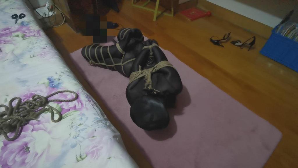 『我的媳妇』181弹、感官剥夺驷马紧缚、电击+炮#强迫极速输出、濒临崩溃 片名:0728<br>时间:42分钟<br>大小:1.51G<br>格式:zip 7z建议使用360压缩解压<br>失效站内信联系我<br><span style='color:#b0b0b0;'>[隐藏文字，购买后可见]</span><br>