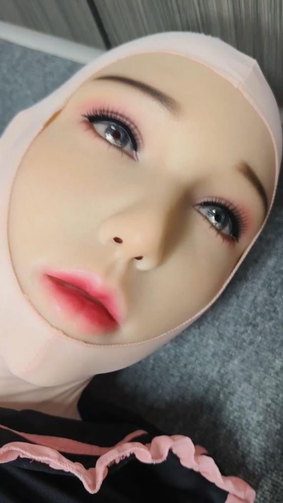 【梦的kigurumi】束缚的假面娃娃 这种全身被绑缚的感觉好没有安全感，但是又充满着刺激，开始的[X_X]并没有感觉到什么，但是穿着连身衣的丝滑不得不让我有了强烈的感觉，快把我的丝袜脱掉啊好想进去，被捂住出气孔了，好难受...<br>【网盘文件先下载到电脑，改后缀名为zip。解压得出的文件后续名zzz修改为MP4】
