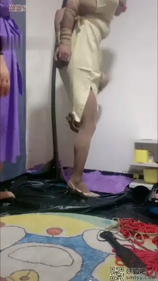 盈盈《旗袍吊CD狗》 惩罚旗袍CD狗<br>
