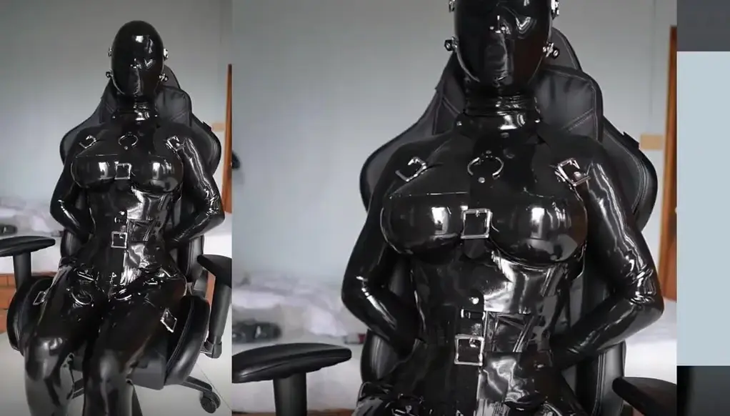 Ellie_doll (Jul 18) 带着口塞，不停的流口水，视觉限制，眼罩<br>1.戴着StudioGum兜帽无法停止流口水<br>2.起床时裹着乳胶衣<br>3.超厚乳胶运动服