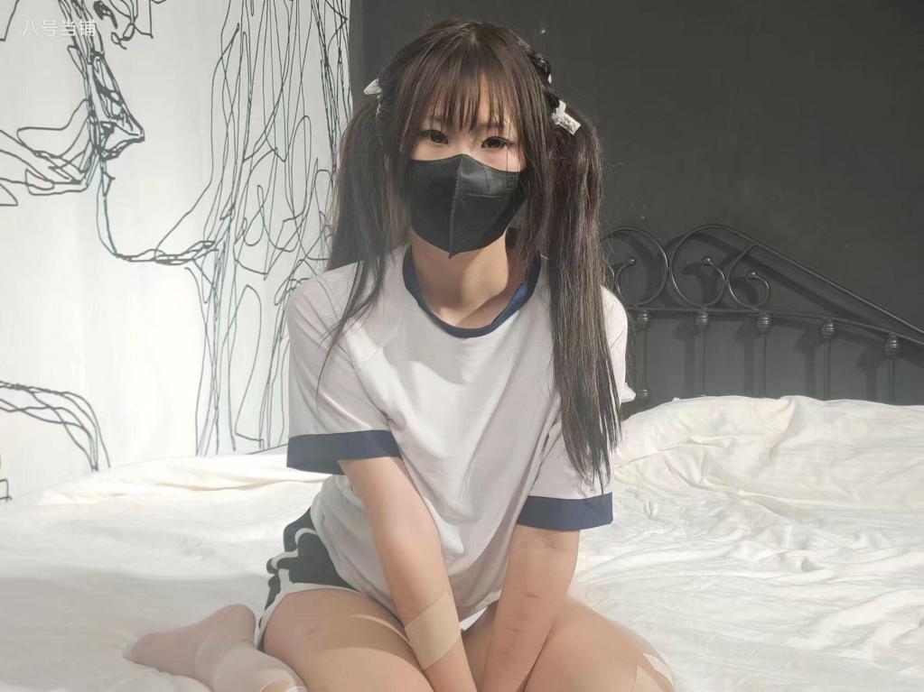 双马尾驷马胶带凌辱妇科椅束缚(涵涵可定拍大尺度） 今天是双马尾的可爱涵涵，穿上死库水以后痕迹格外透彻，没想到竟然怕痒痒，还是忍住用驷马捆住以后[X_X]伺候，竟然说我绑的太紧了，那我可得用妇科椅检查检查。原来是发骚，那就倒入一点冰块给她降降温.<br>电脑下载，解压密码123<br>八号当铺  原创视频<br>  出售模特原味丝袜  大尺度室内户外定拍  剧情私人体验  定拍2584128083微信dangpu2584128083