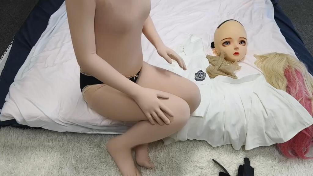被束缚的娃娃第一视角 如果把穿上皮戴上面具的娃娃手脚都束缚起来，然后让她进行到gc什么样的体验，第一视角下的娃娃好像声音很大呢...<br>【网盘文件先下载到电脑，改后缀名为zip。解压得出的文件后续名zzz修改为MP4】