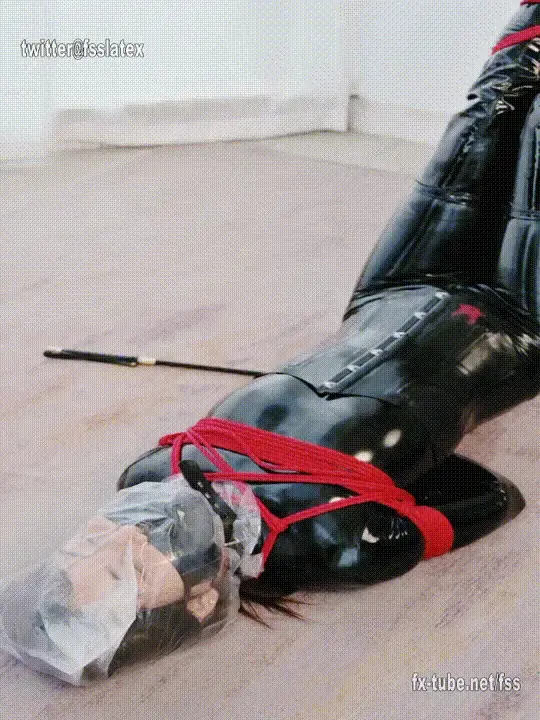 【FSS]Dove小姐姐的蛇缚并腿高吊BP游戏 百合女同 蛇缚 窒吸游戏 呼吸抑致 半悬吊拘束 穿着高跟长靴的DOVE小姐姐这次先被红绳绑起来，然后连着靴子的美腿，被蛇缚高高吊起，略复杂的半吊拘束，让她半边身体悬空，在被玩弄身体以后，DOVE 被套上塑料袋，袋子里稀薄的空气让她本能的拼命挣扎，看她拼命想逃出生天的努力样子，还想继续一直玩弄她