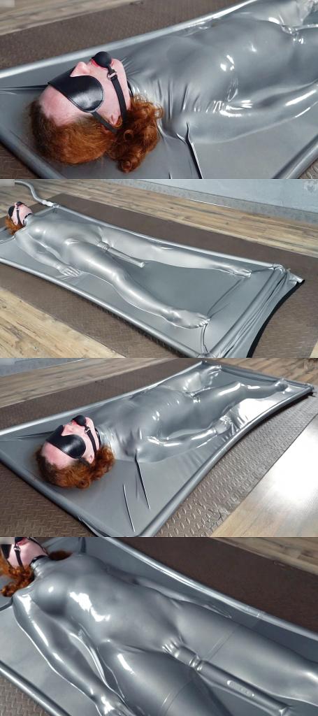 Grey vacuum bed with vibro and penis gag 把小姐姐牢牢吸附在银灰色真空床里。<br>裆部固定一根快乐棒，强高爽虐。<br>再戴上眼罩口球，瞬间沦陷在紧致和酥麻的漩涡里。