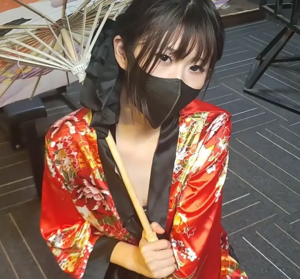 日本涵涵子屈辱臣服中国男人的皮鞭之下 日本涵涵子的屈辱臣服<br>解压密码123<br> 八号当铺 原创视频<br>出售模特原味丝袜  大尺度室内户外定拍  剧情私人体验  定拍2584128083微信dangpu2584128083<br>
