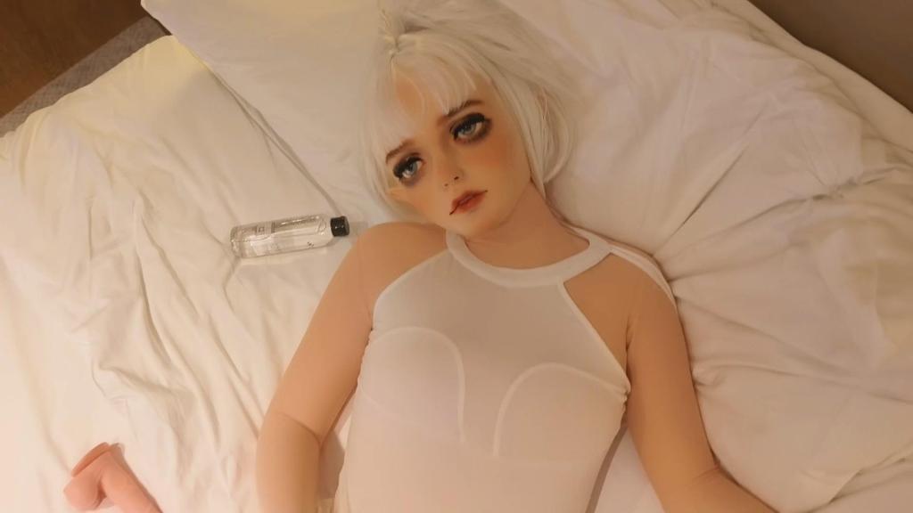 【梦的kigurumi】双层精灵娃娃的zw事件 看着自己的这个面具感觉自己已经变成了一只精灵，这个脸好像带给我一种很不真实的感觉，重重的呼吸声伴随着一阵[X_X]感，两层全包连身衣已经把我包裹的喘不过来气来了，不知道这种时候的gc会有什么意想不到的事情发生呢？<br>【网盘文件先下载到电脑，改后缀名为zip。解压得出的文件后续名zzz修改为MP4】<br>