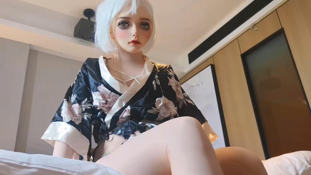 【梦的kigurumi】旅馆的和服连裤袜痴女 戴上这个全头就有一种很想要的冲动，如果穿上非常超薄的肉色丝袜会不会更加丝滑，就是想要服务好每一位客人，不知道这样的服务客人会不会满意呢？反正我戴着面具他也看不到我的表情吧，喜欢这样全包戴面具的我吗？<br>【网盘文件先下载到电脑，改后缀名为zip。解压得出的文件后续名zzz修改为MP4】