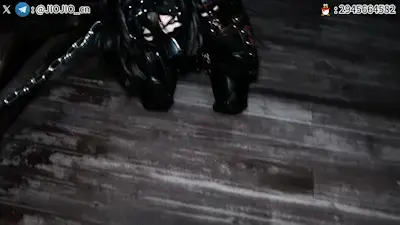 【JIOJIO原创】乳胶 の母畜性奴隶7 （户外篇1）公园K9套装乳胶犬奴  锁链栓路灯 湖边遛狗 尾巴[X_X] 电极乳胶套 训练器震动强制GC...... 乳胶 の母畜性奴隶7 （户外篇1）公园K9套装乳胶犬奴  锁链栓路灯 湖边遛狗 尾巴[X_X] 电极乳胶套 训练器震动强制GC......<br>模特招聘/定拍联系QQ:2945664582 X（小蓝鸟）:@JIOJIO_cn (模特优先招收女M/S TSCD要求高颜值身材）（广西 北京 河北 天津等较近地区可飞)<br>线下约玩体验联系QQ：2198838731 X（小蓝鸟）:@JIOJIO_cn2（广西 北京 较方便有调教室 也可飞全国)<br>