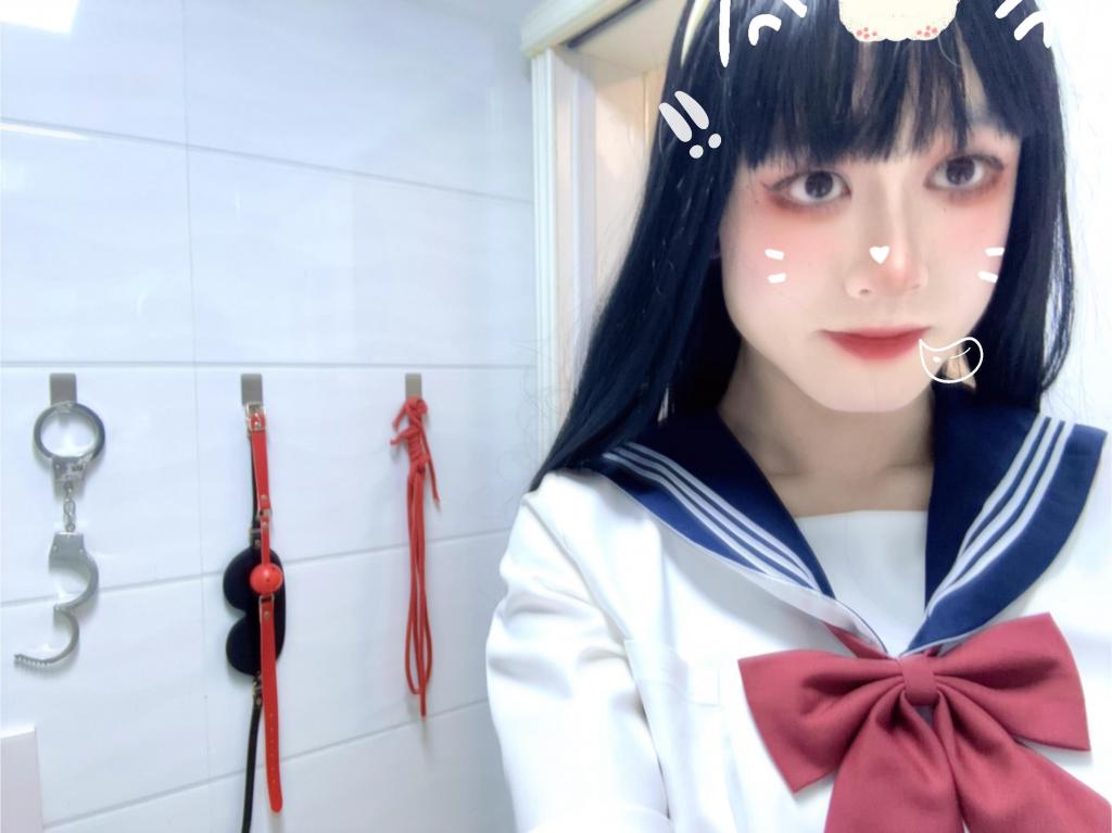 惠瑶的一组自拍 - 我是惠瑶，是一个喜欢当女孩子的伪娘，想被紧紧的束缚但又是一个自缚苦手，愿意把我紧紧捆绑起来嘛。
线上交流，线下约绑都可以，坐标武汉，可站内私信，欢迎大家找我玩。 [学生（水手服）,伪娘,JK,勾引]