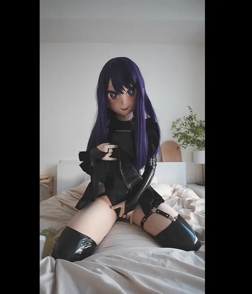 アイ????ディルドオナニ+側位セックス 作者:<span style='color:#b0b0b0;'>[隐藏文字，购买后可见]</span><br>视频简介:zentai、競泳還有緊身的漆皮長襪手套，都緊緊包覆著皮膚，在做這種害羞的事情的時後，緊緊貼身的感覺會讓人更興奮呢......。<br>尤其從側邊進入的時候，好深好深、感覺隨時都會壞掉呢，為什麼會這麼舒服呢？<br>自购
