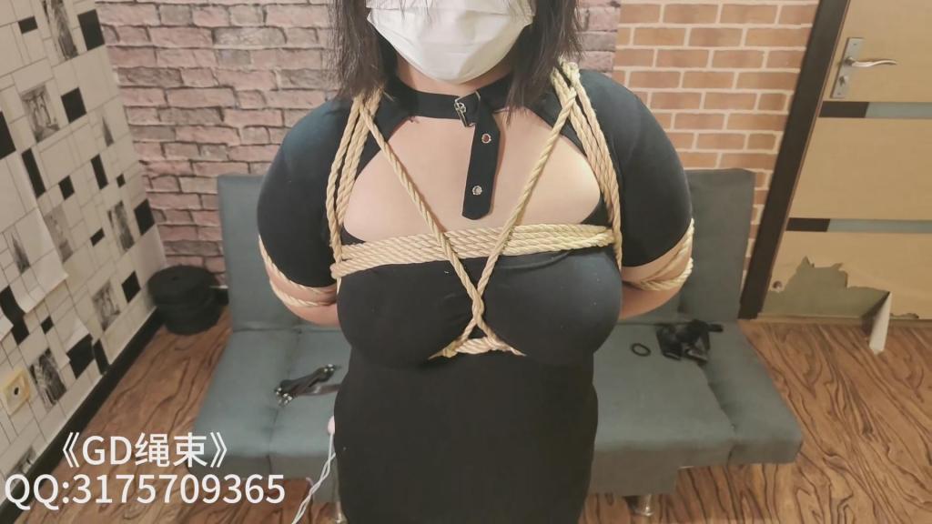 《GD绳束》元元小骚猪 胖 但是骚强高3次 真实打屁股 [X_X] 纯M 《GD绳束》元元小骚猪 胖 但是骚强高3次 真实打屁股 [X_X] 纯M<br>✅定拍、原味、原味道具等其它业务咨询请加QQ表明来意。（限时定拍可享优惠）<br>✅有什么适合的衣服 也可以私信我。<br>✅另外，诚心高薪招聘模特，有诚意私聊详谈，希望同好提出宝贵的意见，我们会努力改正。<br>✅解压密码：GD123<br>✅加QQ前表明来意。<br>QQ:3175709365