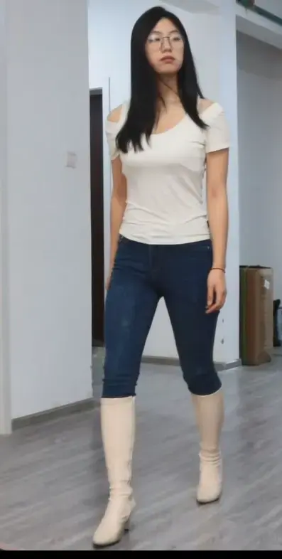 女特工的危机 很早之前在DYK定制拍摄。故事大纲为白靴女特工去营救人质反被人质威胁，被绑 。 。 。 。 。 。中间有托靴，挠痒情节。最后双手双脚捆绑以及椅子缚。<br><br>网盘下载请勿在线解压 ！ ！ ！<br>网盘下载请勿在线解压 ！ ！ ！<br>网盘下载请勿在线解压 ！ ！ ！