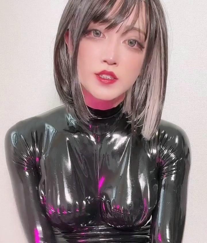 てっかてかラバースーツのぬるぬるオナニー♡ 出自：Re:I (ReI（れい）)<br>てっかてかラバースーツのぬるぬるオナニー♡伪娘 伪娘 伪娘<br>ｸﾞﾁｭｸﾞﾁｭって音も<br>ぬるっにゅるの感覚も<br>オイルのテカリも<br>ばっきばきに[X_X]したちんぽも